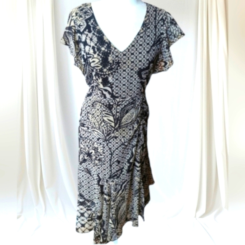 Taylor Black Floral print Ruched Ruffled Dress Black V-Neck size 6